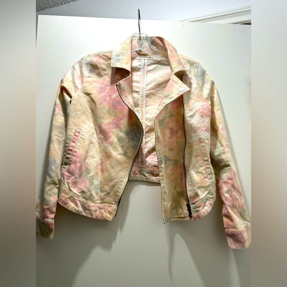 Girls floral denim biker-style jacket
Tag says size large (14-16)